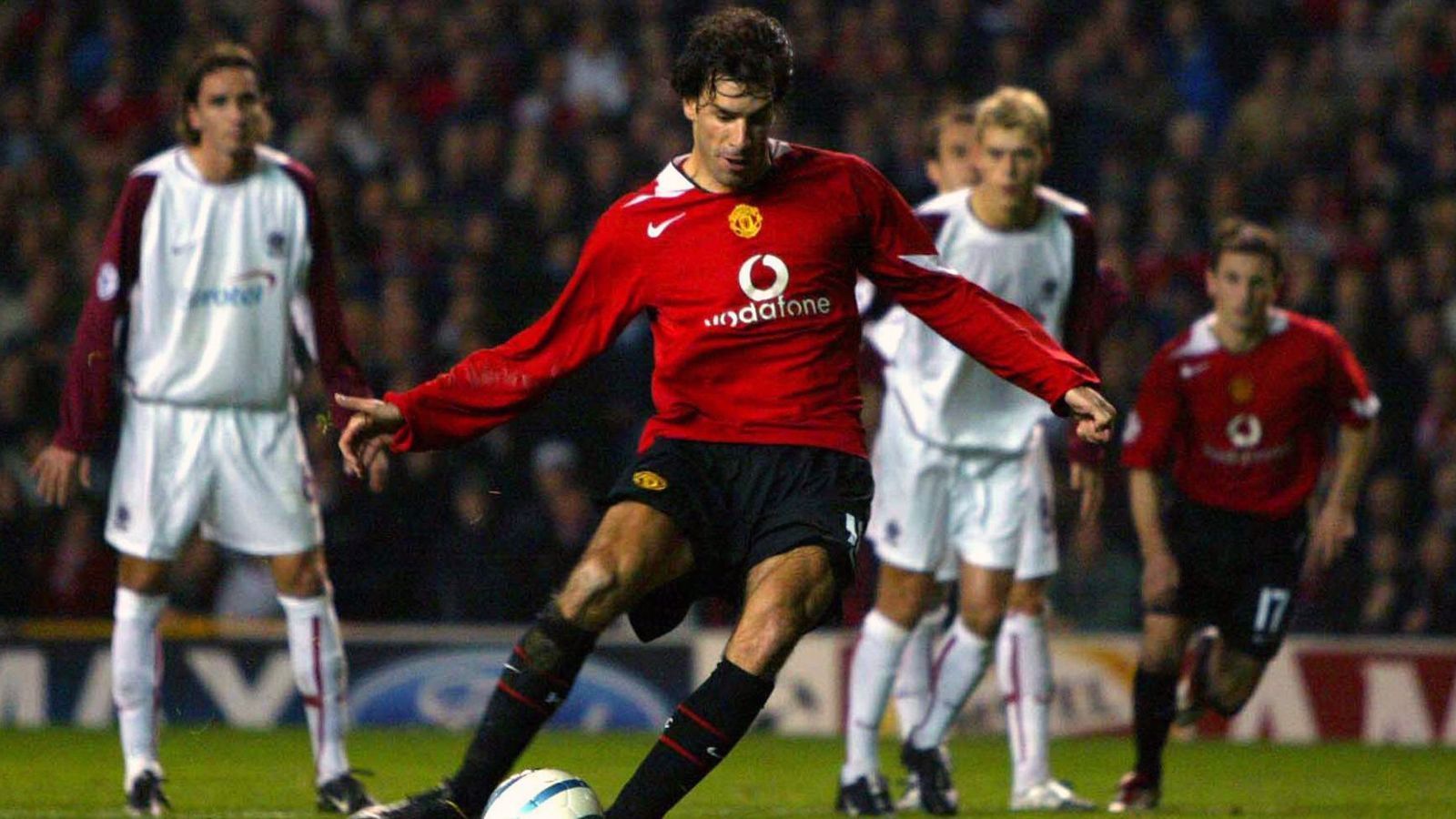 
                <strong>Ruud van Nistelrooy (Manchester United)</strong><br>
                Vier Tore gegen Sparta Prag (3. November 2004)Endergebnis: 4:1 für Manchester United
              