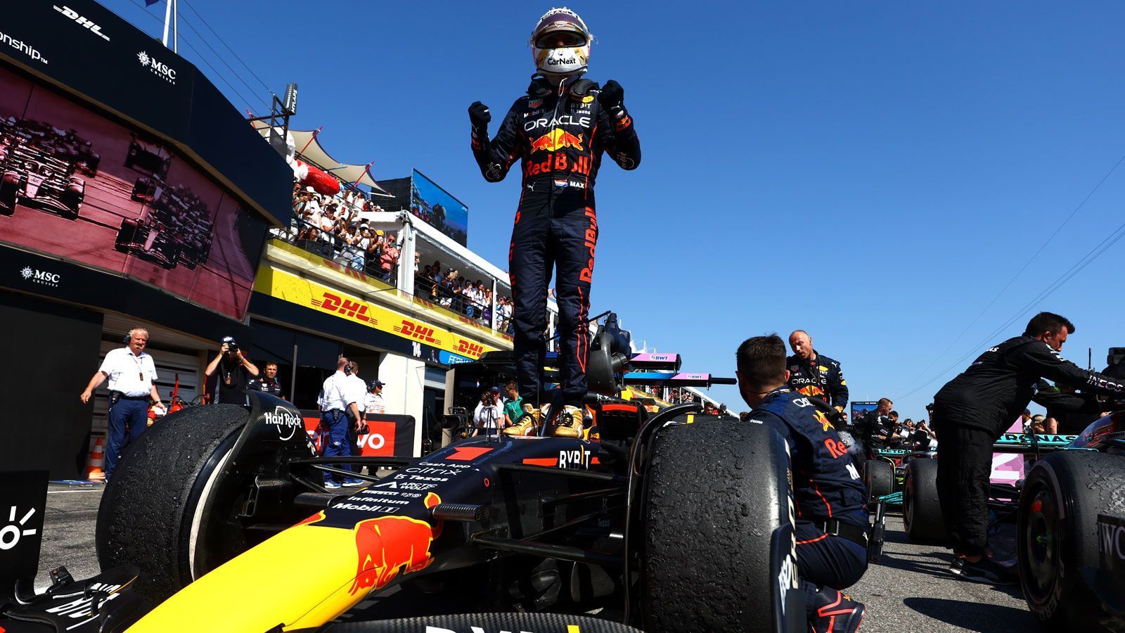 
                <strong>Gewinner: Max Verstappen (Red Bull)</strong><br>
                Von Platz zwei gestartet und ohne Überholmanöver ungefährdet den siebten Saisonsieg eingefahren - Max Verstappen bleibt der Dominator der Formel 1. Nachdem sich der Red-Bull-Pilot zuletzt zwei Mal geschlagen geben musste, rückte er mit der blitzsauberen Leistung in Le Castellet die Kräfteverhältnisse wieder zurecht. Mehr denn je stellt sich die Frage: Wer soll die erfolgreiche Titelverteidigung des Niederländers wirklich verhindern? Wahrscheinlich nur Verstappen selbst, denn mittlerweile hat er 63 Punkte Vorsprung - mehr als jemals zuvor in seiner Karriere.
              