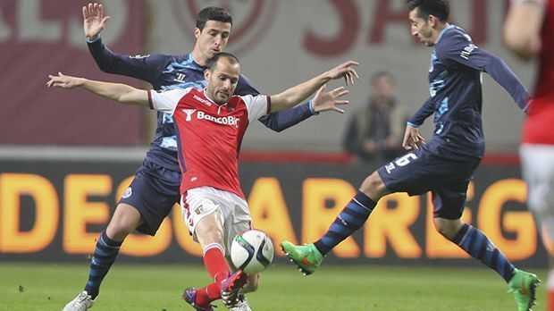 
                <strong>Portugal: FC Porto vs. Sporting Braga</strong><br>
                Portugal: FC Porto vs. Sporting Braga. Der Pokalsieger wird am 22. Mai ermittelt. In der Tabelle der Primeira Liga sind beide Finalisten direkte Nachbarn – allerdings liegen zwischen dem drittplatzierten FC Porto und dem Klub Braga 13 Punkte. Doch Vorsicht vor dem vermeintlichen Außenseiter: Sporting Braga bezwang im Achtelfinale Sporting Lissabon nach Elfmeterschießen.
              