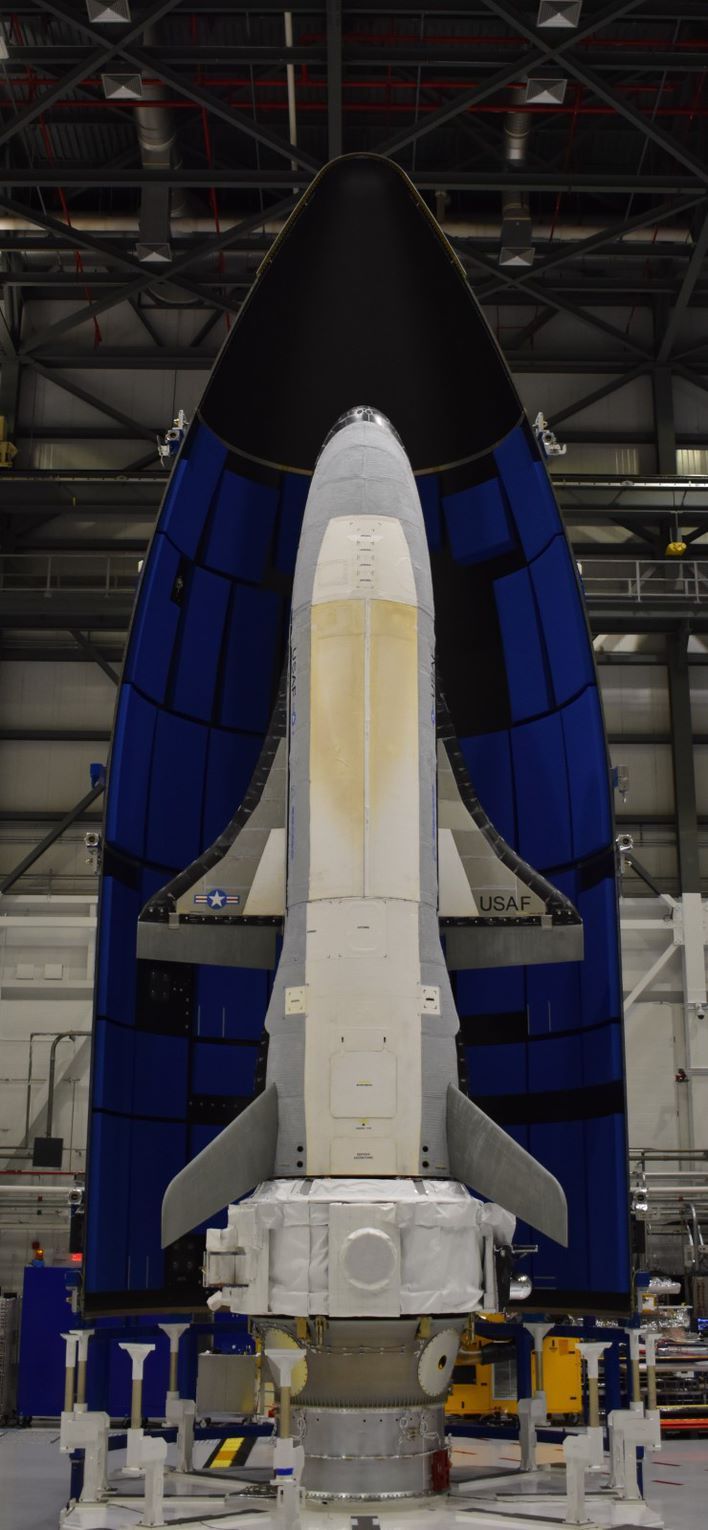 X-37B in der Ladebucht einer Rakete.