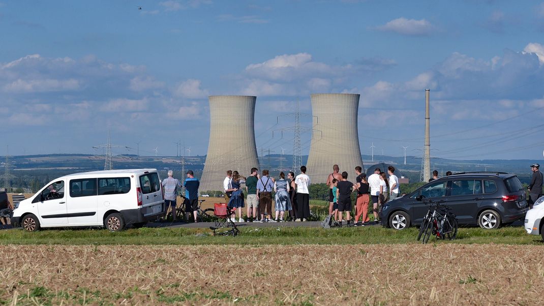 Eine Studie behauptet, der deutsche Atomausstieg habe das Land 600 Milliarden Euro gekostet, wird jedoch von Fraunhofer-Wissenschaftlern kritisiert, die einen methodischen Fehler in der Berechnung anführen.