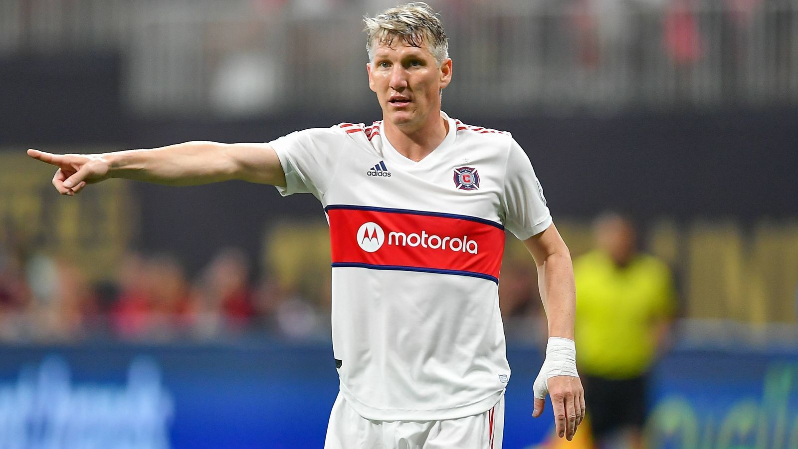 
                <strong>Abwehr - Bastian Schweinsteiger (von Orlando-Coach James O’Connor nominiert)</strong><br>
                Verein: Chicago FireAlter: 34 JahreNationalität: Deutschland
              