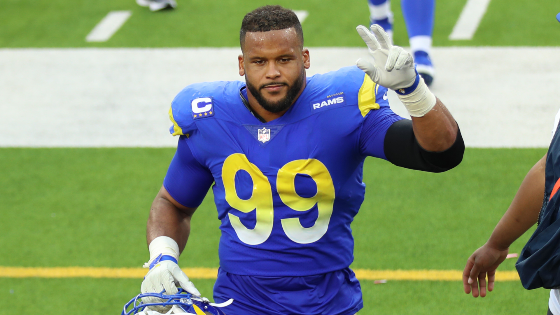 
                <strong>Aaron Donald</strong><br>
                Team: Los Angeles Rams – NFL
              