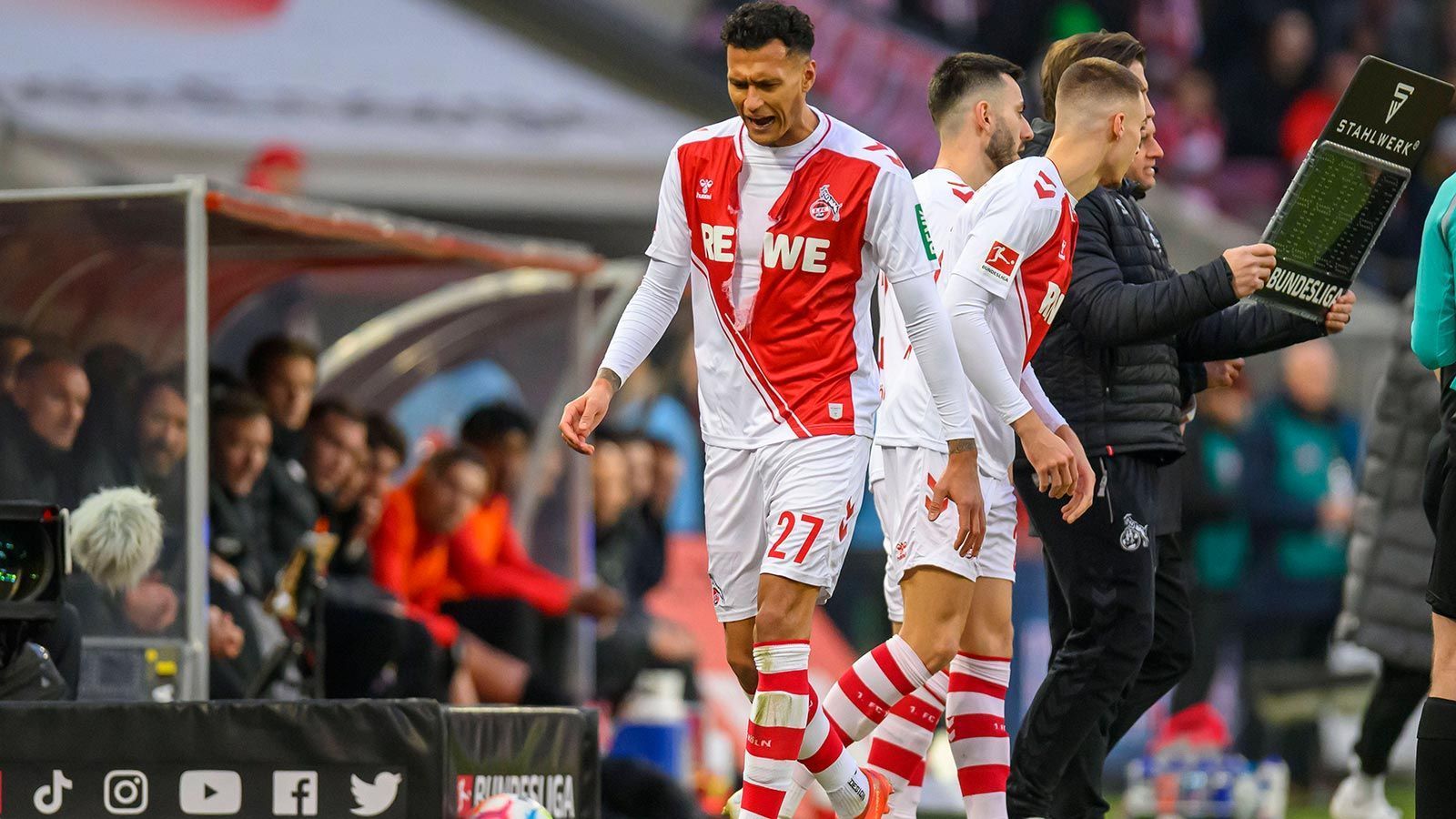 
                <strong>Verlierer: Davie Selke (1. FC Köln)</strong><br>
                Davie Selke muss einem fast Leid tun. Der 1. FC Köln ist zwar im neuen Jahr immer noch ungeschlagen, er selbst kommt aber noch nicht so richtig zum Zug. Nachdem er in der vorigen Woche gegen Schalke verletzt ausgewechselt werden musste, kam er gegen Leipzig in er 72. Minute von der Bank. Nur um 13 Minuten später mit Knieproblemen wieder vom Platz zu gehen. Rückendeckung gab es immerhin von Trainer Steffen Baumgart, der sich hinter die Verpflichtung von Selke stellte.
              