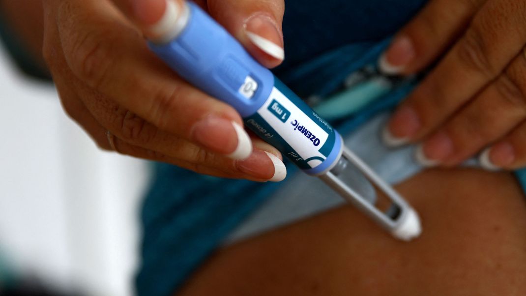 Abnehmspritzen sind laut Expert:innen mit Vorsicht zu genießen. Diabetes-Medikamente wie Ozempic werden als Abnehm-Wunder angepriesen.