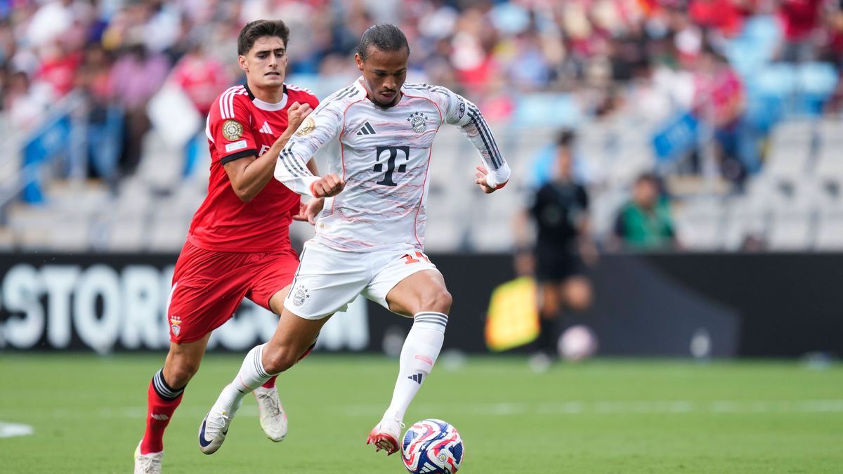SL Benfica v FC Bayern München: Group C - FIFA Club World Cup 2025 Leroy Sane right winger of Bayern Munich and Germany and Antonio Silva centre-back of Benfica of Portugal acao during the FIFA Clu...
