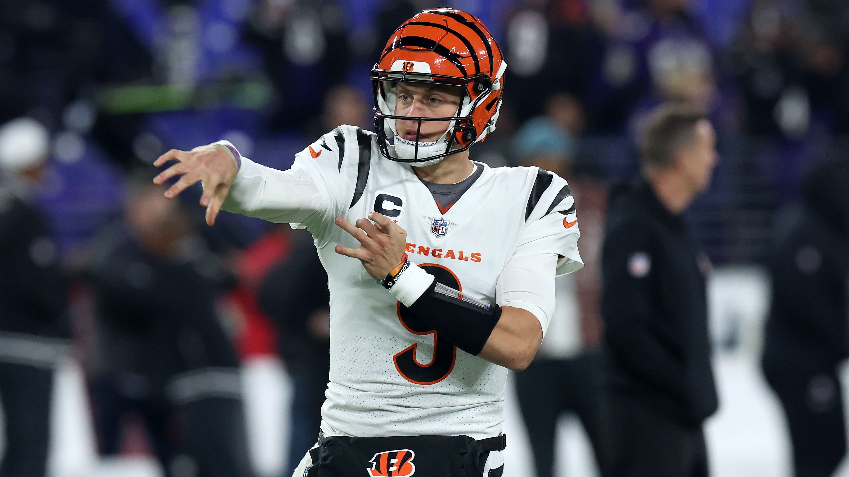 <strong>Completion Rate</strong><br>1. Joe Burrow (im Bild): 68,6 Prozent Completion Rate<br>2. Tua Tagovailoa: 68,1 Prozent Completion Rate<br>3. Jimmy Garoppolo: 67,4 Prozent Completion Rate