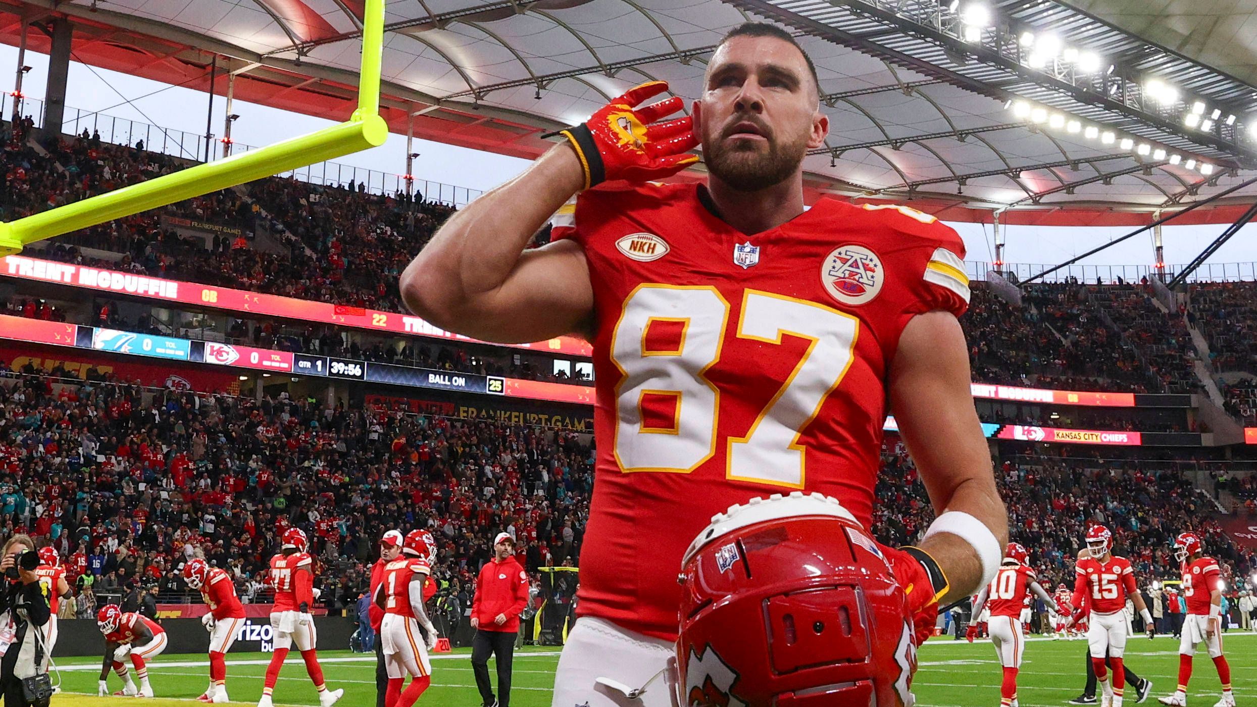 <strong>Die besten Bilder aus Frankfurt<br></strong>Travis Kelce will die Chiefs-Fans hören - schließlich ist die Partie gegen die Dolphins ein Heimspiel für Kansas City.&nbsp;