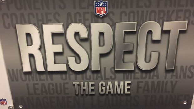 
                <strong>Respect the Game</strong><br>
                Der oberste Grundsatz in der NFL verdient ein eigenes Schild: Respect. Respektiere Trainer, Agenten, Fans, Medien, Offizielle. 
              