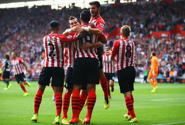 
                <strong>Ausbildungsstätte Southampton</strong><br>
                Der FC Southampton mischt derzeit die Premier League auf. Die Mannschaft von Trainer Ronald Koeman belegt hinter Tabellenführer FC Chelsea Platz zwei im Klassement. Siege gegen West Ham (Tabellen-8.), Newcastle (20.) und Swansea (5.) stehen zu Buche.
              