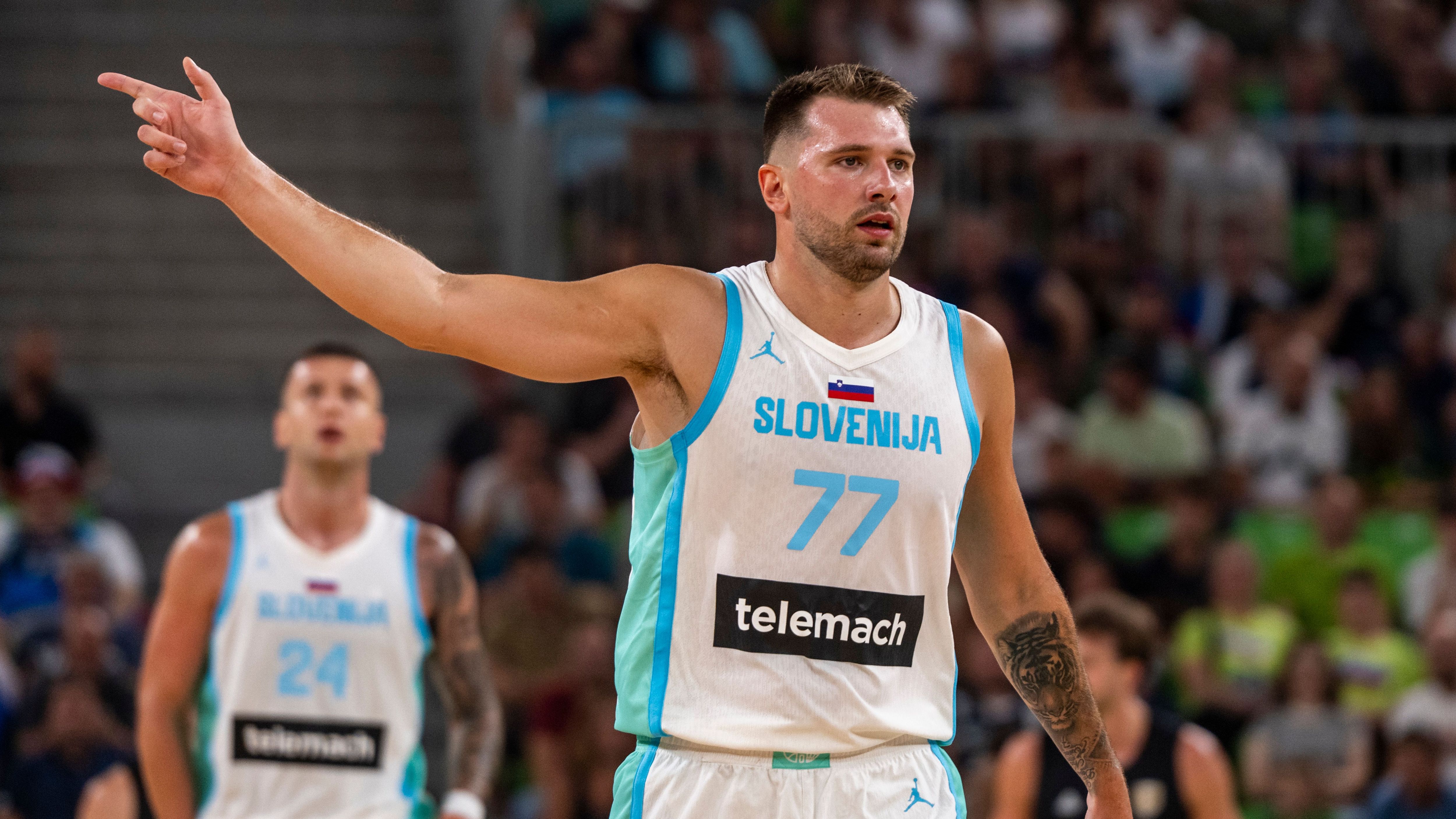 <strong>Luka Doncic (Slowenien/26)</strong> <br>Es gab zuletzt große Sorgen in Slowenien, Doncic fehlte verletzt, doch der Hoffnungsträger ist fit. Gegen Großbritannien erzielte der Starspieler von den Los Angeles Lakers 28 Punkte, 20 allein in den ersten zehn Minuten.<br> Dreht Doncic auf, ist gegen ihn wenig Kraut gewachsen. ...