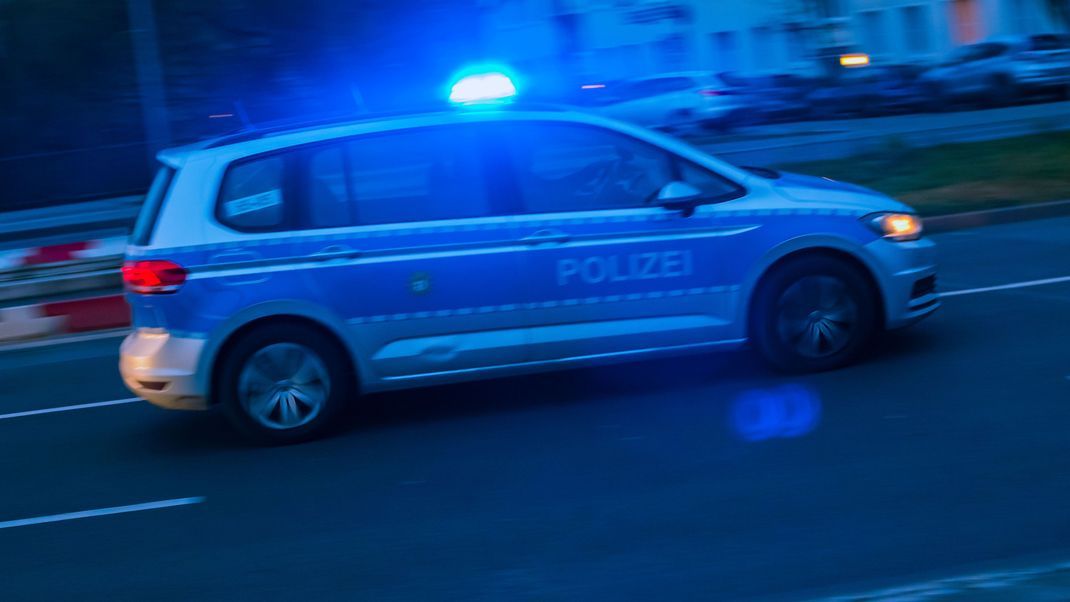 Die Polizei in Berlin ermittelt wegen eines Drive-by-Shootings. (Symbolbild)