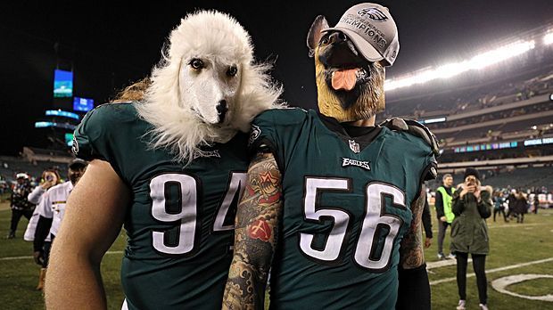 
                <strong>Philadelphia Eagles</strong><br>
                Gründung: 1933Stadion: Lincoln Financial Field (Philadelphia)Super-Bowl-Siege: 1 (2017)Stars: Carson Wentz (Quarterback), Jay Ajayi (Running Back)Besonderheit: Die Eagles gewannen ihren ersten Super Bowl dank Ersatzquarterback Nick Foles. Er übernahm in Woche 13 für Carson Wentz und wurde im Endspiel sogar MVP
              