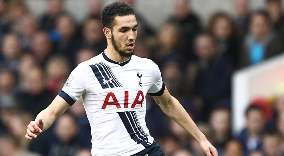 
                <strong>Nabil Bentaleb (Zugang FC Schalke 04)</strong><br>
                Nabil Bentaleb (Zugang FC Schalke 04): Der 21-Jährige wird zunächst für ein Jahr von Tottenham Hotspur ausgeliehen. Im nächsten Sommer besitzen die Gelsenkirchener eine Kaufoption, die vermutlich bei gut 20 Millionen Euro liegen wird. "Wir sind sehr froh, dass sich Nabil Bentaleb für uns entschieden hat, denn an diesem Transfer haben wir bereits seit sechs Wochen gearbeitet", zeigt sich Manager Christian Heidel glücklich.
              