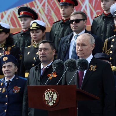 Der russische Präsident Wladimir Putin hält eine Rede während der Militärparade zum Jahrestags des Endes des 2. Weltkrieges.