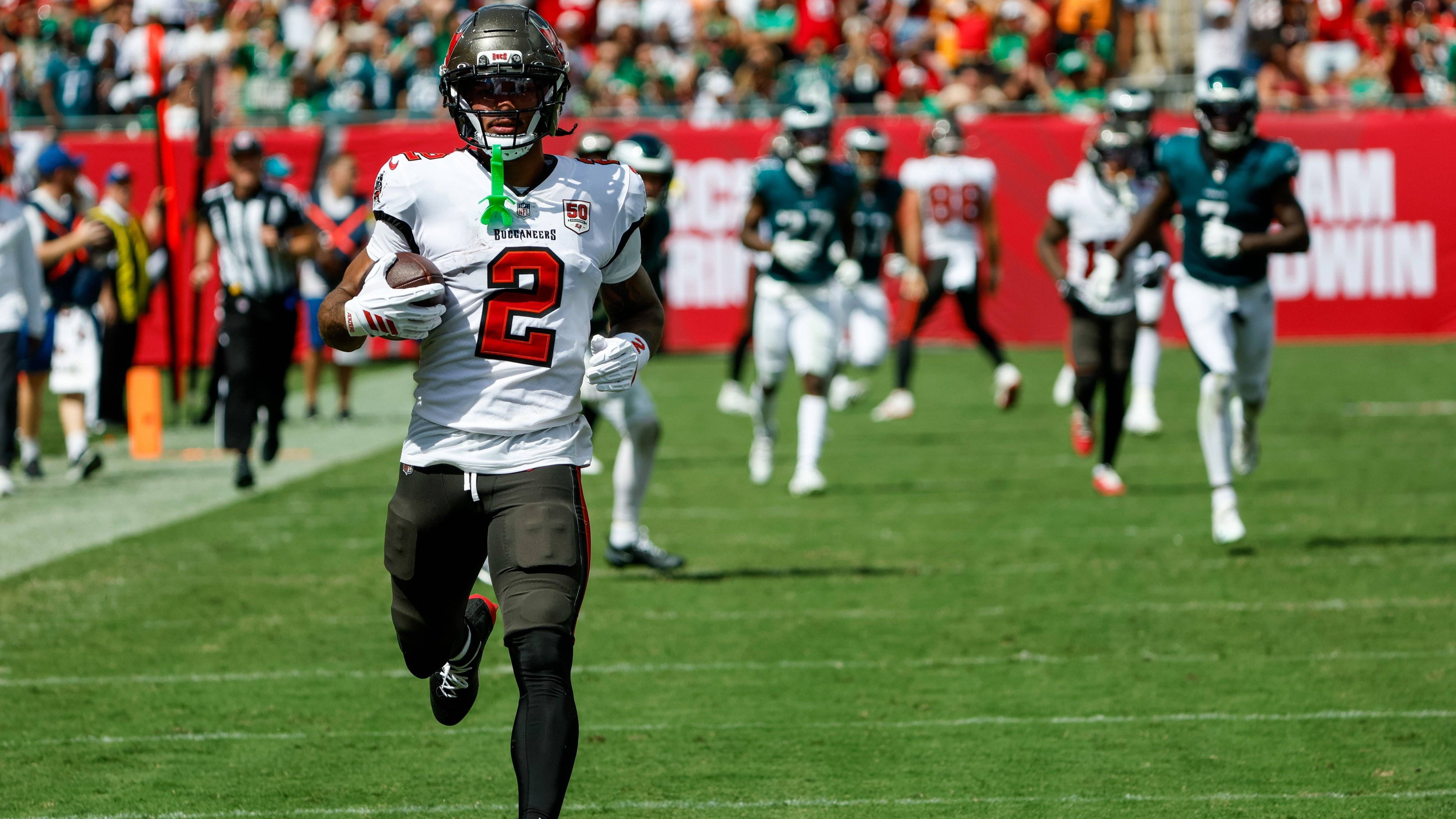 <strong>Emeka Egbuka (Tampa Bay Buccaneers)</strong><br>Baker Mayfield muss in der kommenden Woche vermutlich auf einen weiteren Wide Receiver verzichten. Rookie-Star Egbuka zog sich beim Sieg über die San Francisco 49ers eine Oberschenkelverletzung zu und wird wohl für einige Zeit ausfallen. Die genaue Diagnose steht jedoch noch aus.