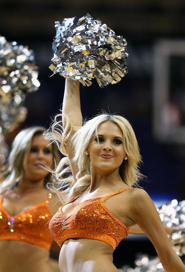 
                <strong>Heiße Einblicke - die Cheerleader der NBA</strong><br>
                Echt ein heißes Gerät - diese Cheerleaderin gibt alles für die Phoenix Suns
              