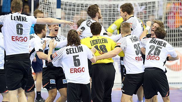 
                <strong>Bilder zum EM-Finale Deutschland gegen Spanien</strong><br>
                Nach der Schlusssirene kennt der Jubel der deutschen Handballer keine Grenzen mehr.
              