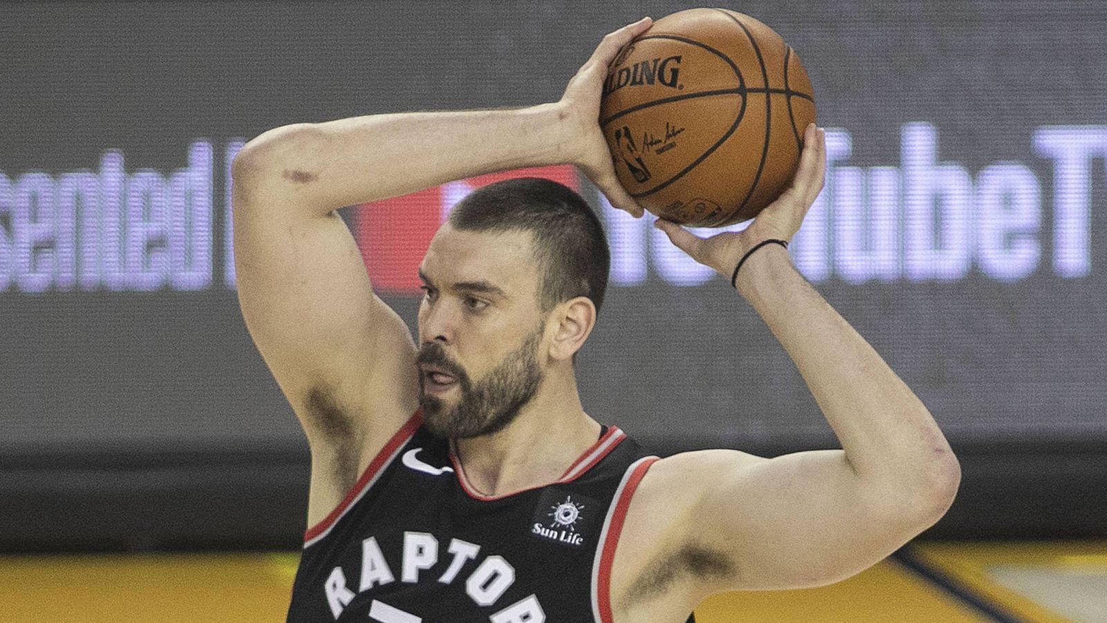 
                <strong>Platz 4: Marc Gasol (Toronto Raptors)                   </strong><br>
                22.642.350 US-Dollar
              