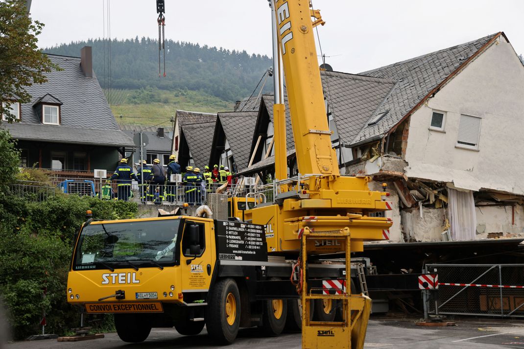 Das Hotel im Moselort Kröv war in der Nacht zum Mittwoch eingestürzt.
