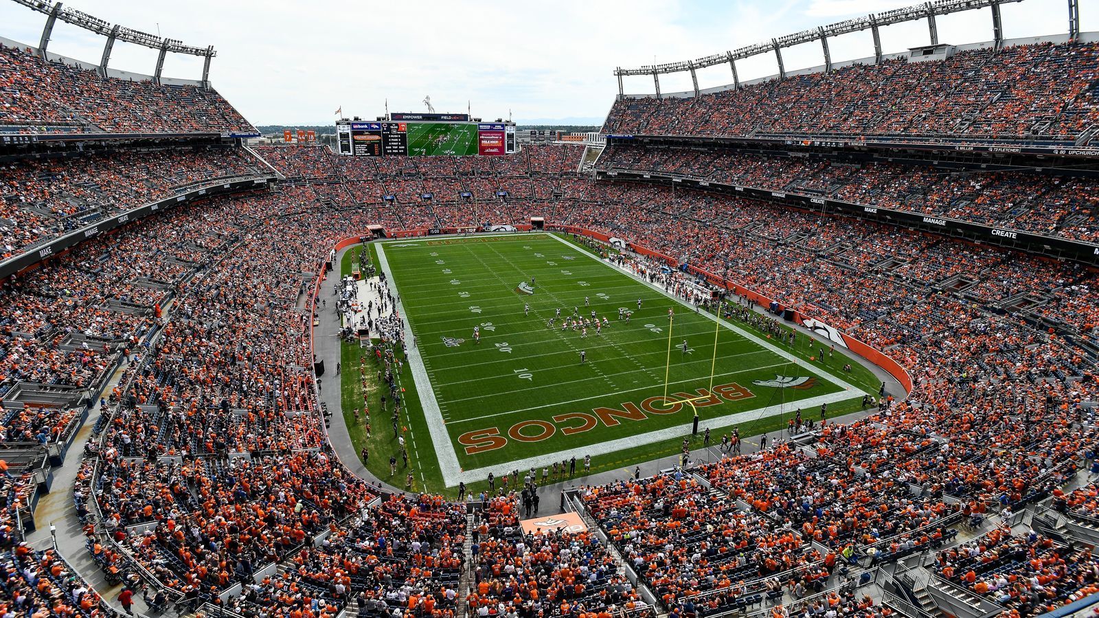 
                <strong>Platz 6: Empower Field at Mile High (76.125 Plätze)</strong><br>
                Empower Field at Mile High in Denver, Colorado. Eröffnet: 2001. Heimstadion der Denver Broncos.
              