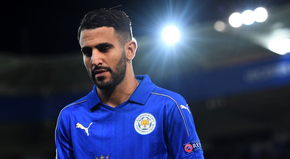 
                <strong>Afrika: Riyad Mahrez</strong><br>
                Riyad Mahrez ist Afrikas Fußballer des Jahres. Der Mittelfeldspieler des Leicester City FC und der algerischen Nationalmannschaft setzte sich nach einer weltweiten Fan-Umfrage knapp vor Sadio Mane (FC Liverpool, Senegal) durch und tritt damit die Nachfolge von Borussia Dortmunds Pierre-Emerick Aubameyang (Gabun) an, der den African Footballer of the Year Award 2015 gewann. Zeitgleich zu Mahrez' Wahl fand in Paris die Vergabe des Ballon d'Or statt, wo ...
              