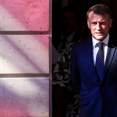 Nach blutigen Unruhen vor einem Jahr haben sich Frankreich und sein pazifisches Überseegebiet Neukaledonien auf ein "historisches Abkommen" geeinigt. 
