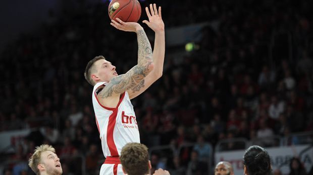 
                <strong>Daniel Theis (Brose Baskets)</strong><br>
                Daniel Theis (24 Jahre, Brose Baskets): "Daniel ist ein ähnlicher Spielertyp wie Maxi Kleber. Sehr athletisch, sehr flink und mit starker Spielübersicht. Er könnte sicherlich auch eine Rolle in einem NBA-Team ausfüllen."
              