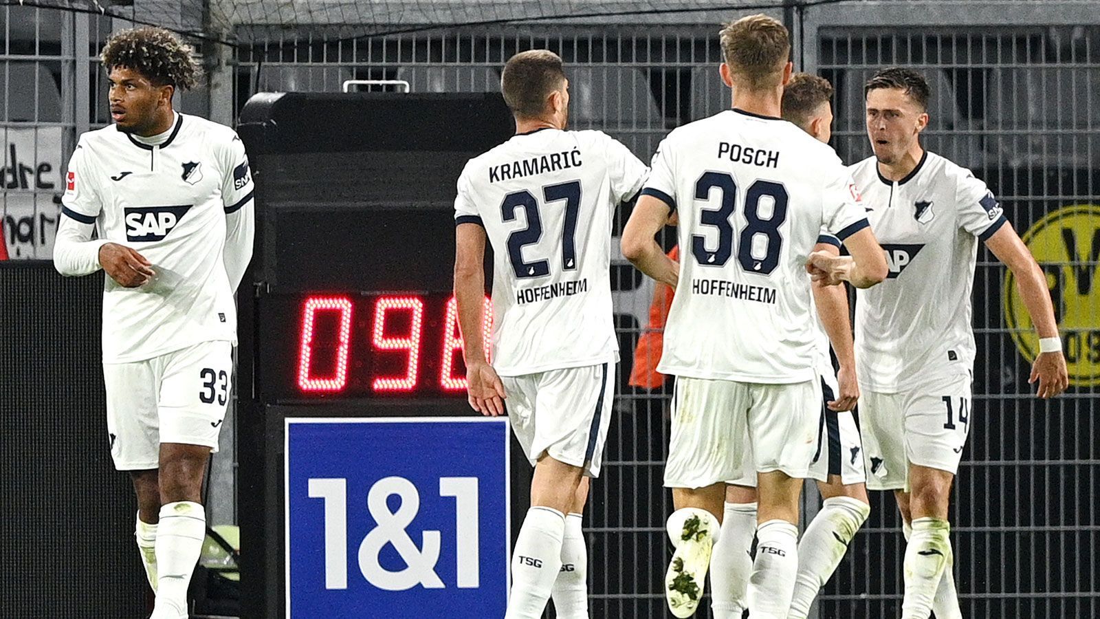 
                <strong>Das Torjägerduell bei Borussia Dortmund gegen TSG Hoffenheim</strong><br>
                Nach knapp einer Stunde hat plötzlich Kramaric den Ausgleich auf dem Fuß, als er auf Gregor Kobel zustürmt, der BVB-Keeper jedoch die Oberhand behält. Besser macht es wenig später Christoph Baumgartner - da fällt auch dem eigentlichen Torjäger vom Dienst ein Stein vom Herzen.
              