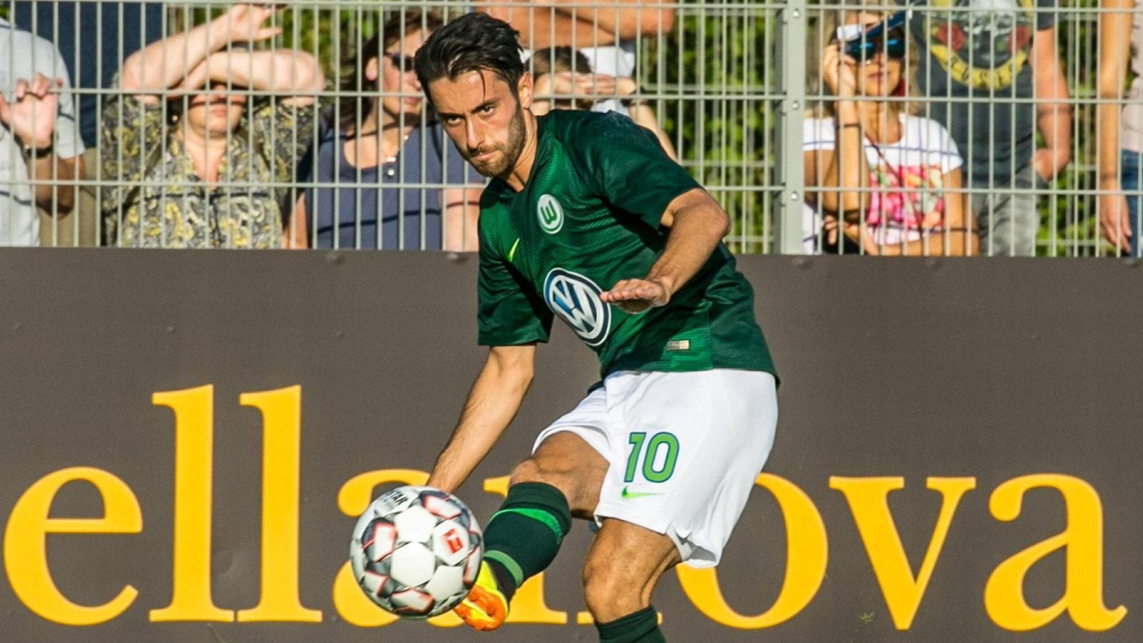 
                <strong>VfL Wolfsburg</strong><br>
                Ausmisten ist angesagt: Zahlreiche Spieler aus der zweiten Reihe sollen noch abgegeben werden. Für den nach Stuttgart abgewanderten Daniel Didavi soll kein Neuer kommen, stattdessen Yunus Malli die Rolle ausfüllen. Nach Zugängen für die Innenverteidigung, die linke Außenverteidigung und die Flügel wird noch geschaut.
              