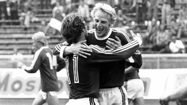 
                <strong>Benny Wendt (Saison 1976/77)</strong><br>
                Benny Wendt (Saison 1976/77): 12 Tore. Der ehemalige schwedische Nationalspieler wird in der Spielzeit 76/77 vom 1.FC Köln an Tennis Borussia Berlin ausgeliehen. Im Kader des Hauptstadt-Klubs trifft er in den ersten zehn Bundesliga-Partien nur gegen Eintracht Frankfurt nicht.
              