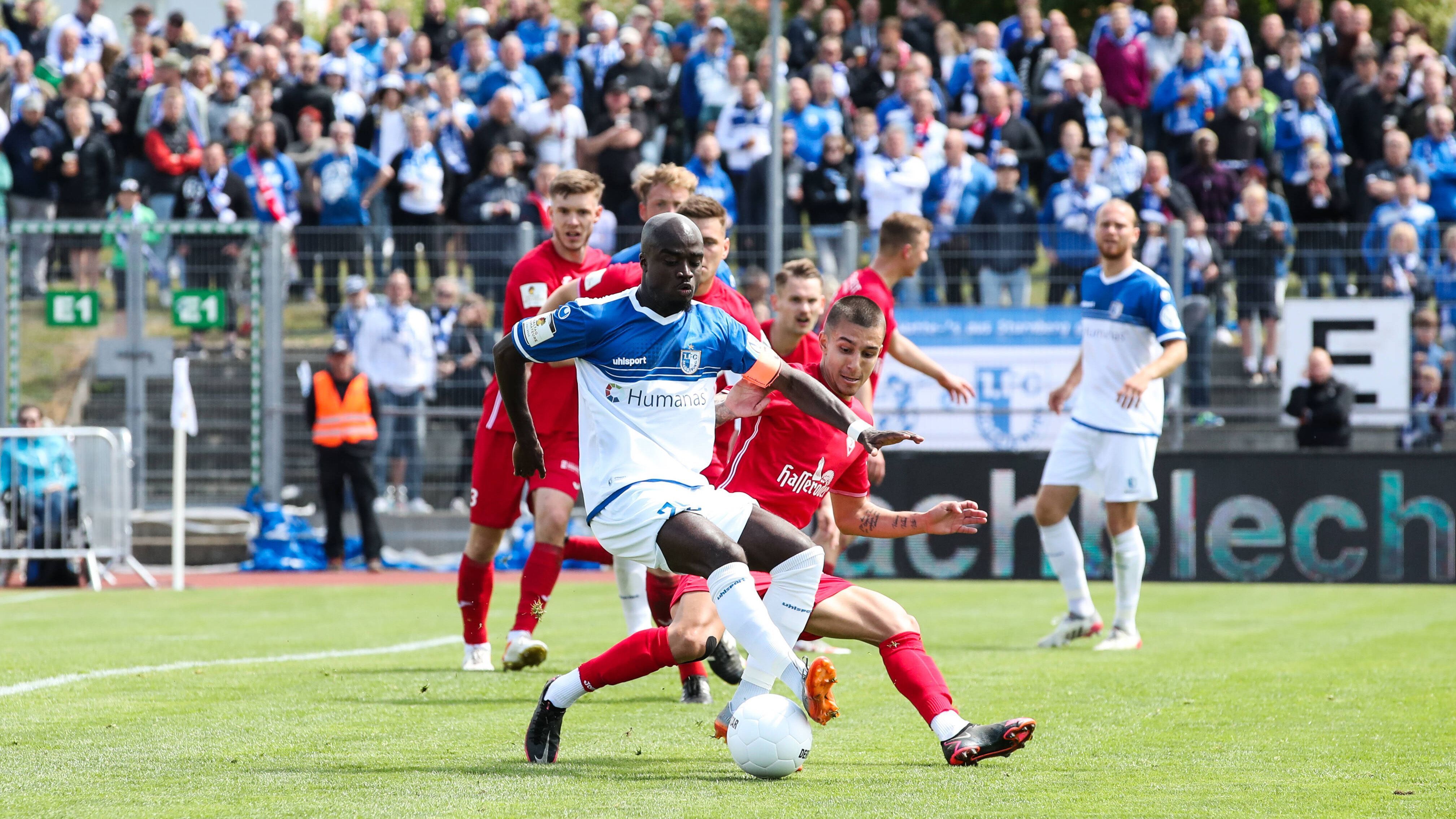 
                <strong>1. FC Magdeburg & FC Einheit Wernigrode</strong><br>
                Als Meister der 3. Liga stand der 1. FC Magdeburg schon vor dem Finale als Teilnehmer des DFB-Pokals fest. So können sich Finalgegner Wernigerode trotz einer 0:5-Niederlage über die Qualifikation für die erste Runde freuen. 
              