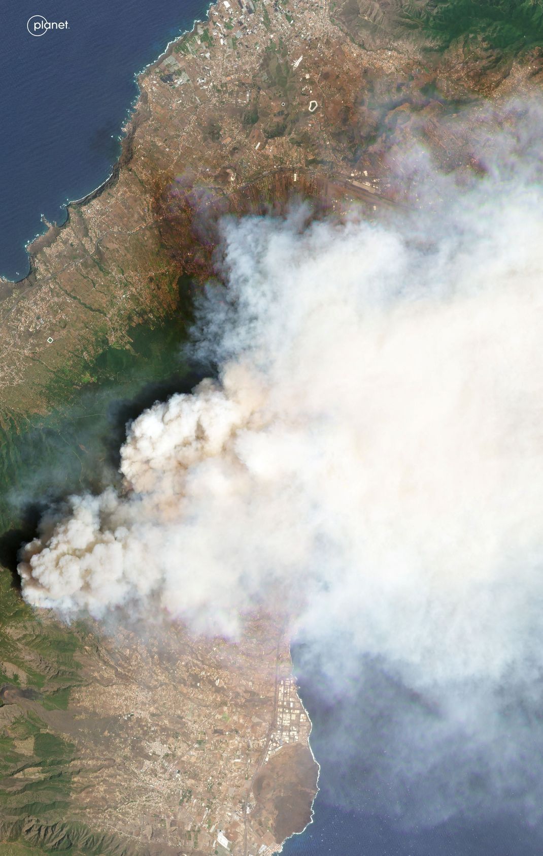 Ein Satellitenbild zeigt das Ausmaß der Brände auf Teneriffa.