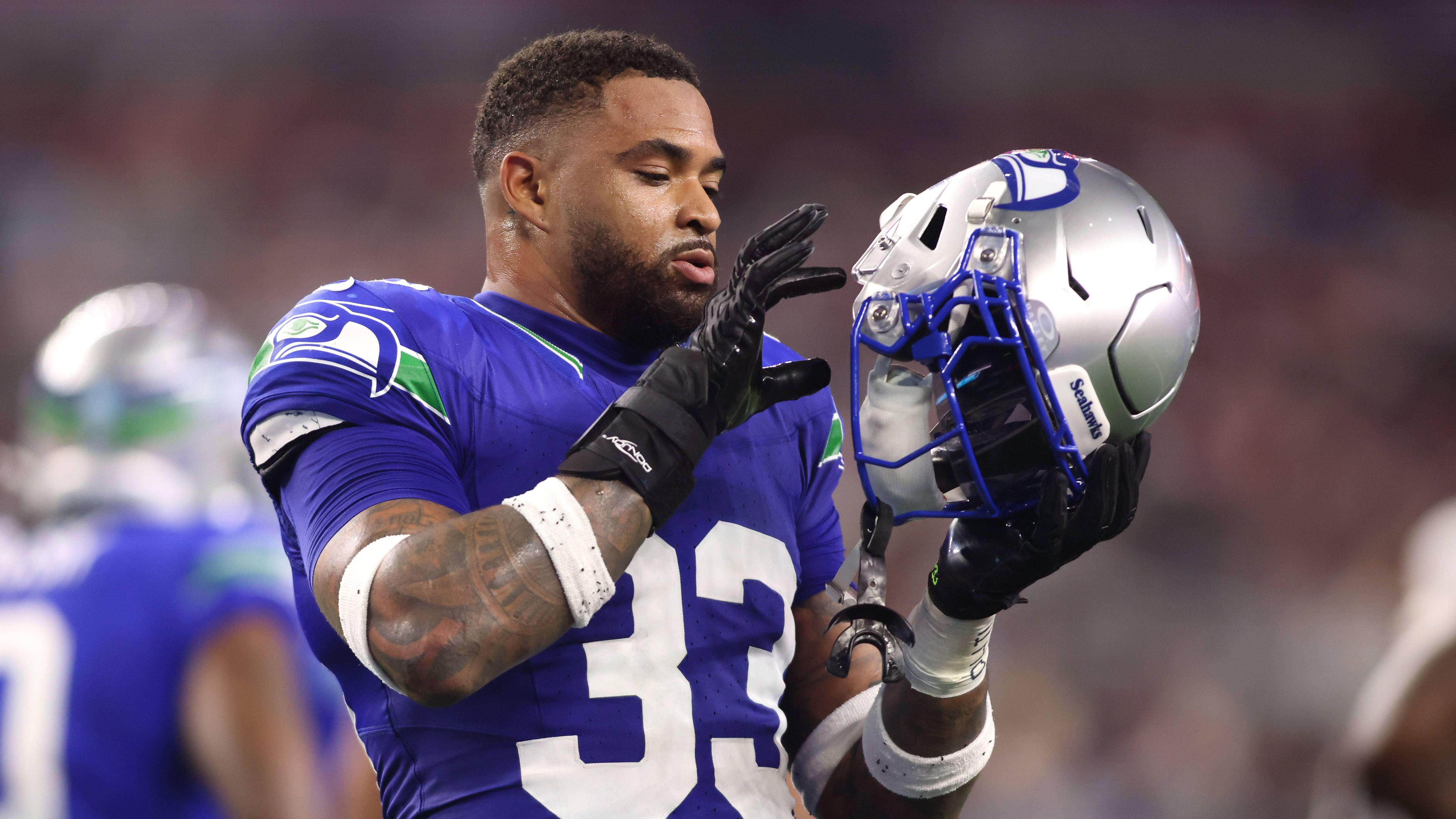 <em><strong>Jamal Adams (Las Vegas Raiders)</strong><br>Kurz vorm Start des Training Camps tätigen die Las Vegas Raiders eine prominente Verpflichtung für ihre Defense. Jamal Adams, der bereits zwischen 2020 und 2023 unter Pete Carroll bei den Seattle Seahawks spielte, unterschreibt bei Carrolls neuem Klub. Der Safety war 2024 für die Tennessee Titans und Detroit Lions aktiv, dort kam er aber insgesamt nur zu fünf Einsätzen. Die genauen Vertragsdetails sind noch nicht bekannt.</em>