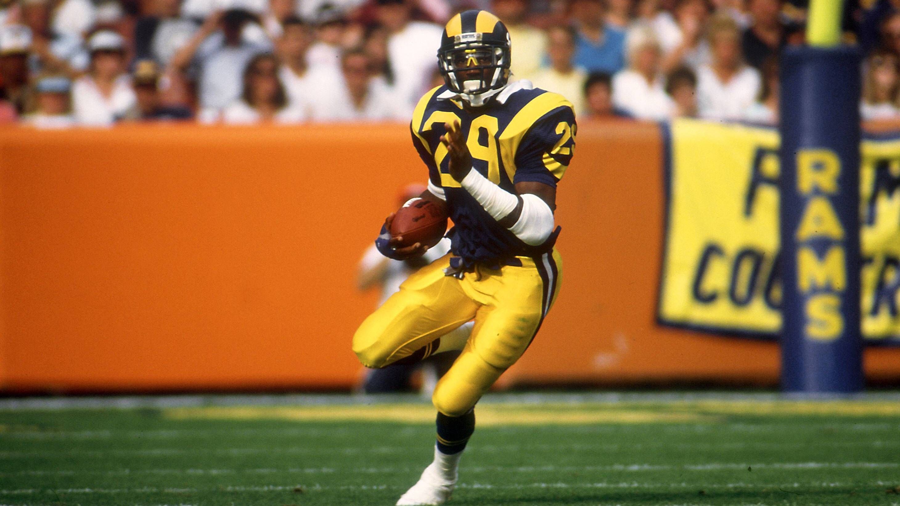 <strong>Eric Dickerson (Running Back, 1983 - 1993, Rams, Colts, Raiders, Falcons)</strong><br>Bis heute hält Dickerson den Saison-Rushing-Rekord, den er 1984&nbsp;mit 2.105 Yards im Trikot der Rams aufstellte. Für einen Super Bowl reichte es aber nie.