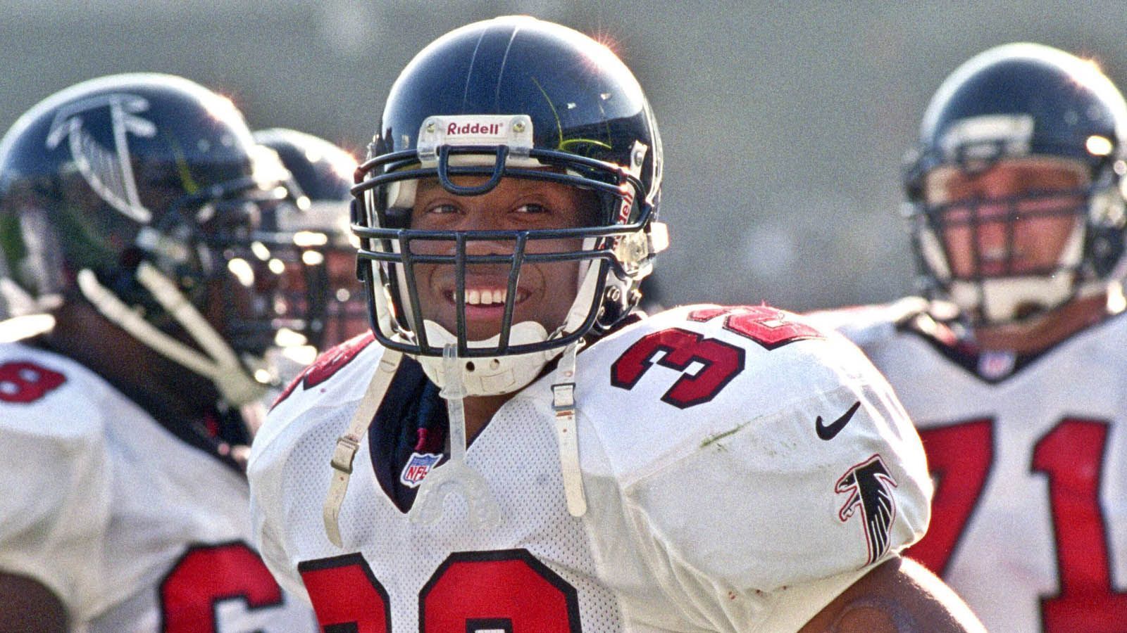 
                <strong>Jamal Anderson (Draft 1994)</strong><br>
                Die Atlanta Falcons wählten Anderson 1994 an 201. Stelle aus. Der Running Back nahm in seiner dritten Saison Tempo auf, als er in seine erste von insgesamt vier 1.000-Yards-Saisons durchstartete. Highlight war seine All-Pro-Saison 1998, als er für 1.846 Yards und 14 Touchdowns rannte.
              