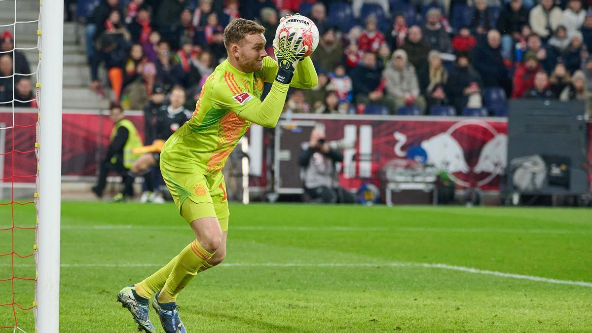 Salzburg, Österreich 06. Januar 2025: Testspiel - 2024 2025 - RB Salzburg vs. FC Bayern München Im Bild: Torwart Daniel Peretz (FCB) Red Bull Arena *** Salzburg, Austria 06 January 2025 Test match ...