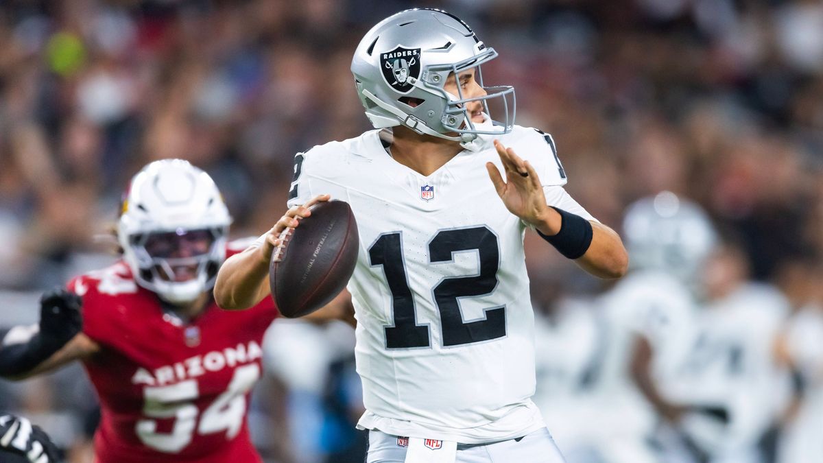 NFL, American Football Herren, USA Las Vegas Raiders at Arizona Cardinals Aug 23, 2025; Glendale, Arizona, USA; Las Vegas Raiders quarterback Aidan O Connell (12) against the Arizona Cardinals duri...