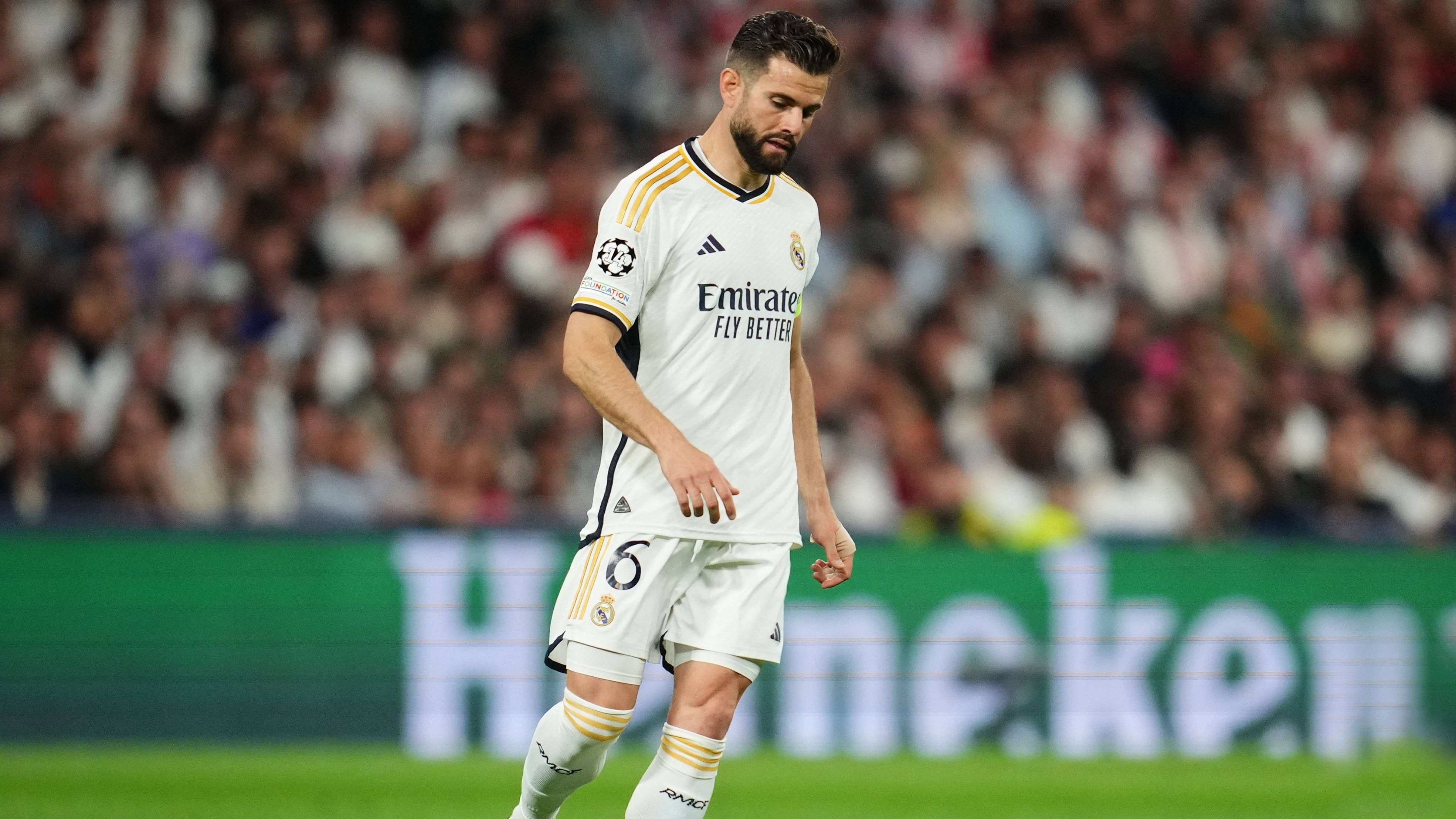 <strong>Nacho Fernandez (Real Madrid)</strong><br>Das Spiel läuft zu Beginn etwas an ihm vorbei, auch weil die Bayern ihn kaum stressen. Mit dem Ball ist seine Rolle ebenfalls überschaubar. Trifft im zweiten Durchgang zum Ausgleich, packt vorher allerdings Kimmich mit beiden Händen ins Gesicht und der Treffer wird zurückgenommen. Defensiv nun mit mehr Problemen. <strong><em>ran</em></strong>-Note: 4.