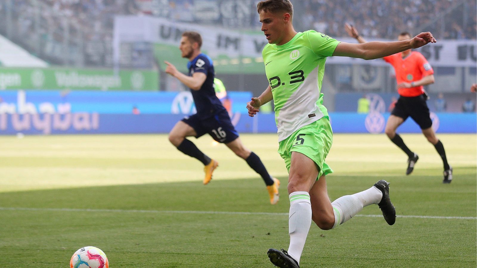 
                <strong>Niederlande: Micky van de Ven (VfL Wolfsburg)</strong><br>
                &#x2022; Innenverteidiger<br>&#x2022; 22 Jahre alt (2001)<br>&#x2022; Acht Länderspiele für die U21-Nationalmannschaft der Niederlande<br>&#x2022; Marktwert: 18 Millionen Euro<br>
              