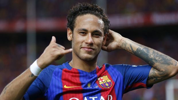 
                <strong>Was sind die Fakten?</strong><br>
                Neymar ist noch bis 2021 an den FC Barcelona gebunden. Der brasilianische Superstar hatte seinen Vertrag bei den Katalanen erst im vergangenen Oktober vorzeitig verlängert. Die festgeschriebene Ablösesumme ist gigantisch: Aktuell liegt sie bei 222 Millionen, erhöht sich im kommenden Jahr aber nochmals auf 250 Millionen Euro.
              