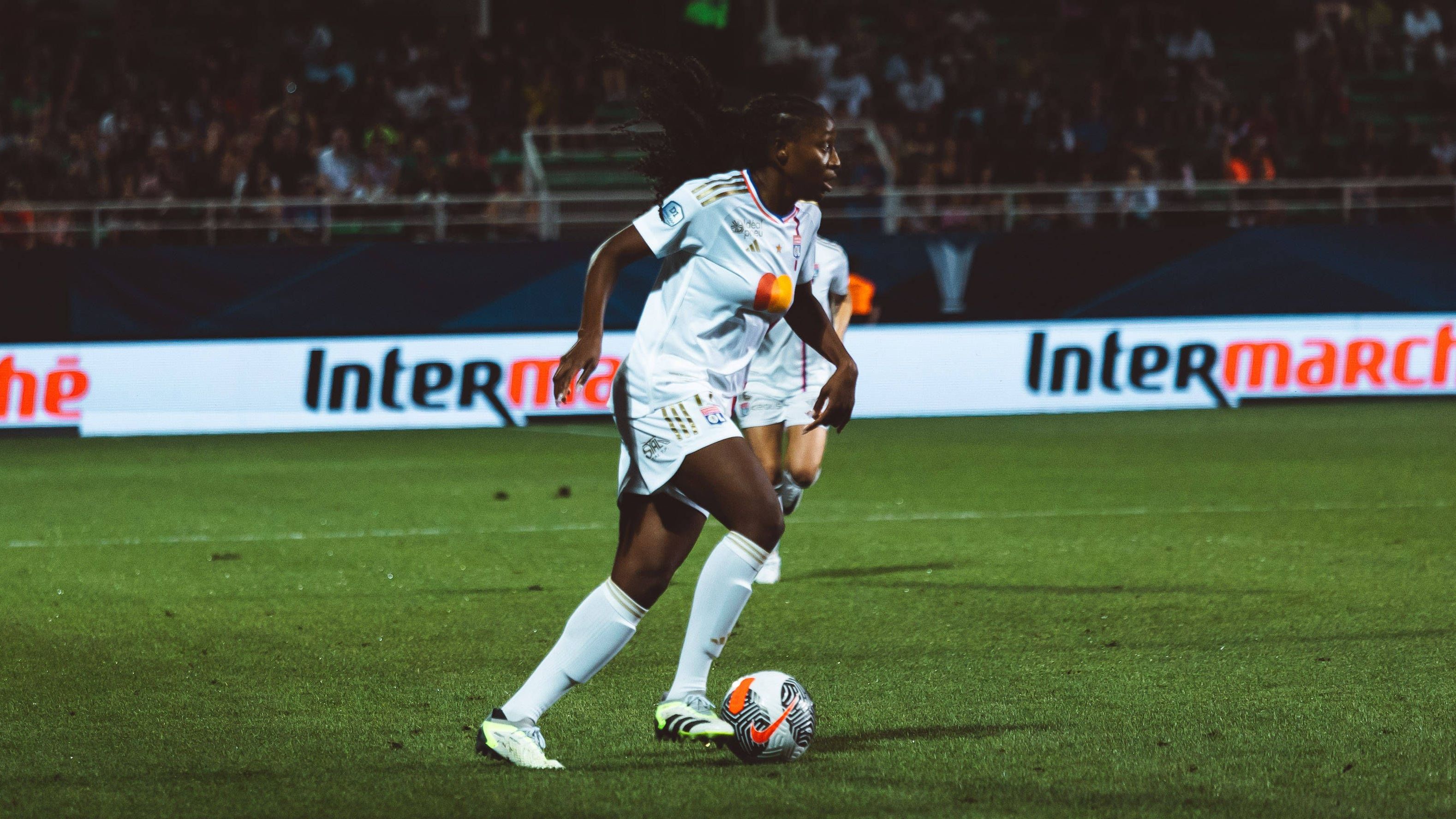 <strong>Platz 13 (geteilt):  Kadidiatou Diani (Olympique Lyon)</strong><br>- Position: Rechter Flügel<br>- GES: 89