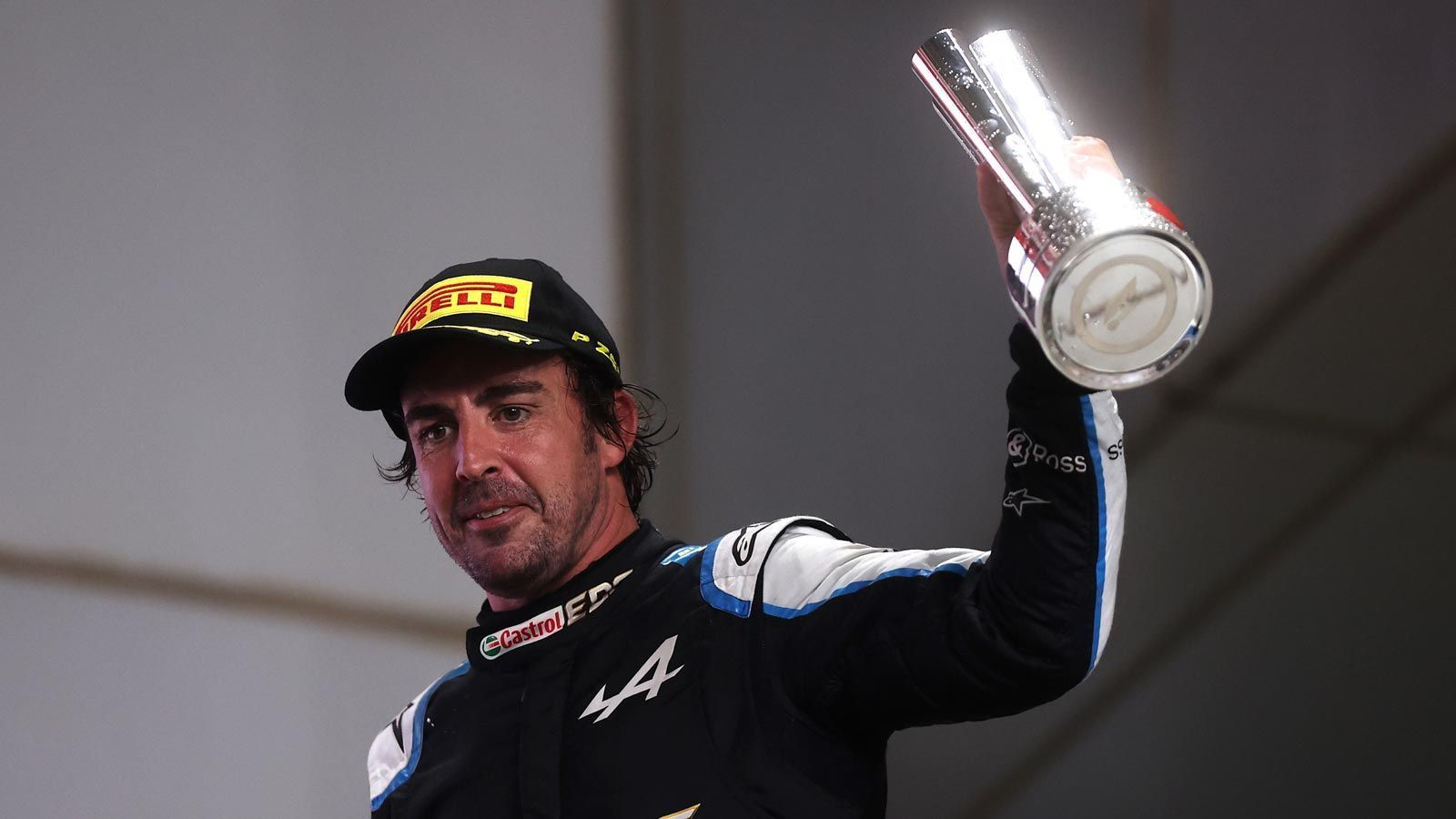 
                <strong>Fernando Alonso (Alpine)</strong><br>
                Saison 2021: 81 Punkte, 10. Platz der GesamtwertungNach zwei Jahren Formel 1-Abstinenz kehrte Fernando Alonso in die "Königsklasse des Motorsports" zurück. Zu Beginn der Saison tat sich der 40-Jährige schwer, jedoch konnte er sich im laufe des Jahres stetig verbessern und feierte beim Großen Preis von Katar seinen ersten Podiumsplatz seit über sieben Jahren. Sein dritter Platz sorgte auch dafür, dass der Spanier seinen Teamkollegen, Esteban Ocon, schlagen konnte und die Saison als Zehnter beendete.
              