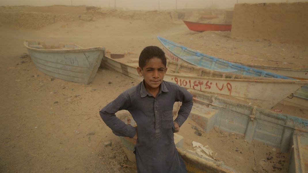 Iran, Zabol: Wo dieser Junge steht, war einst ein See.