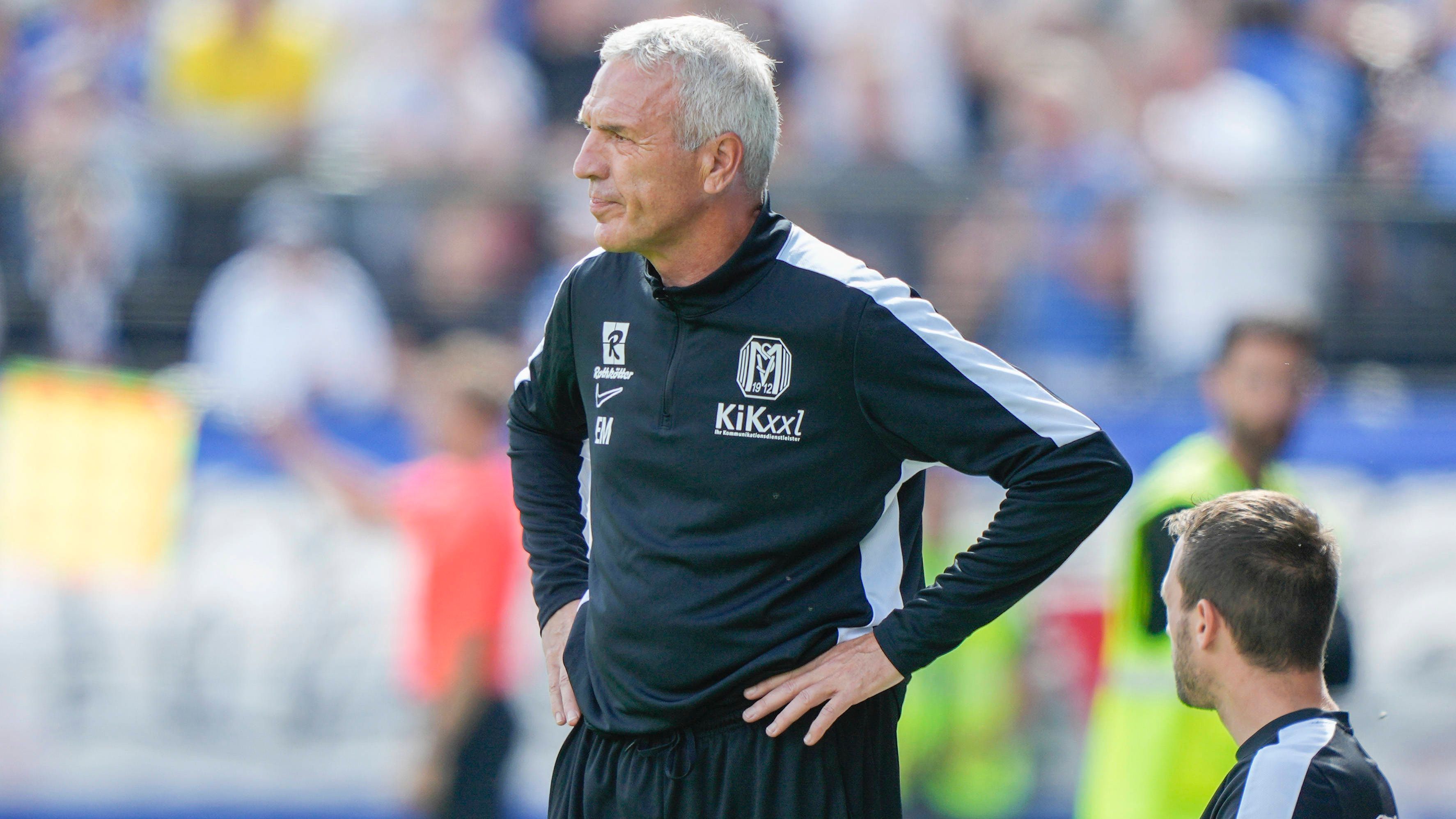 <strong>Ernst Middendorp (Cape Town Spurs)</strong><br>Der 65-jährige Ernst Middendorp trainierte in den zurückliegenden Jahren bis auf ein Intermezzo beim SV Meppen ausschließlich Teams außerhalb Europas. Derzeit ist er für die sportlichen Belange der Cape Town Spurs in seiner Wahlheimat Südafrika zuständig. Für Middendorp ist es bereits der achte Verein im Land des WM-Gastgebers von 2010.&nbsp;