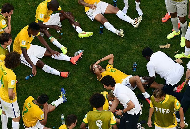 
                <strong>Brasilien vs. Chile (4:3 n.E.): Platter geht nicht</strong><br>
                So ist das in Brasilien: Platt sind vor der Verlängerung alle, behandelt wird nur einer - Superstar Neymar.
              