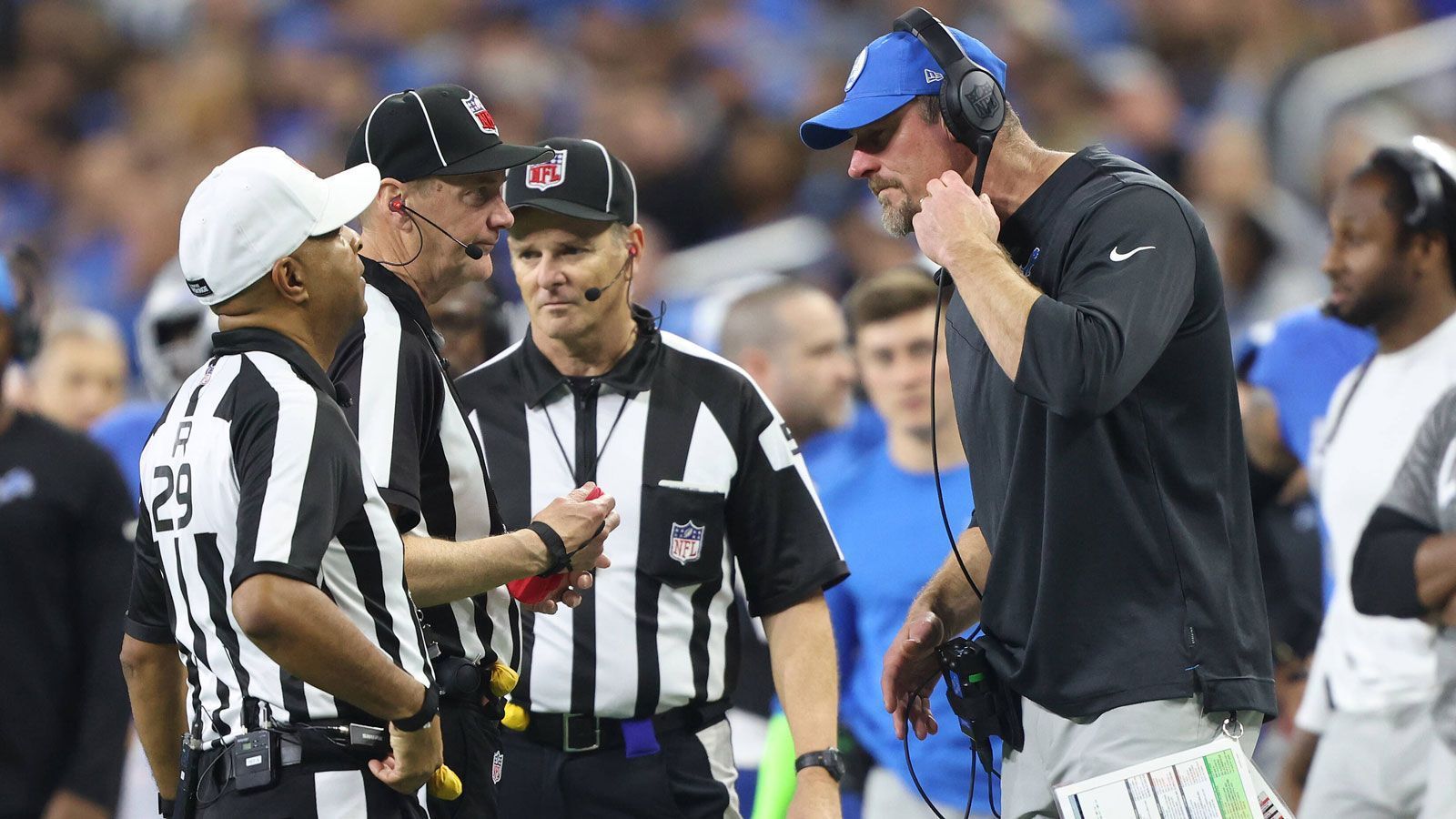 
                <strong>Detroit Lions: Challenge der Coaches bei Personal-Foul-Entscheidungen</strong><br>
                Entscheidet der Schiedsrichter auf ein persönliches Foul, sollen die Coaches dies in Zukunft challengen können. Ist die Challenge erfolgreich, wird das Foul annulliert.
              