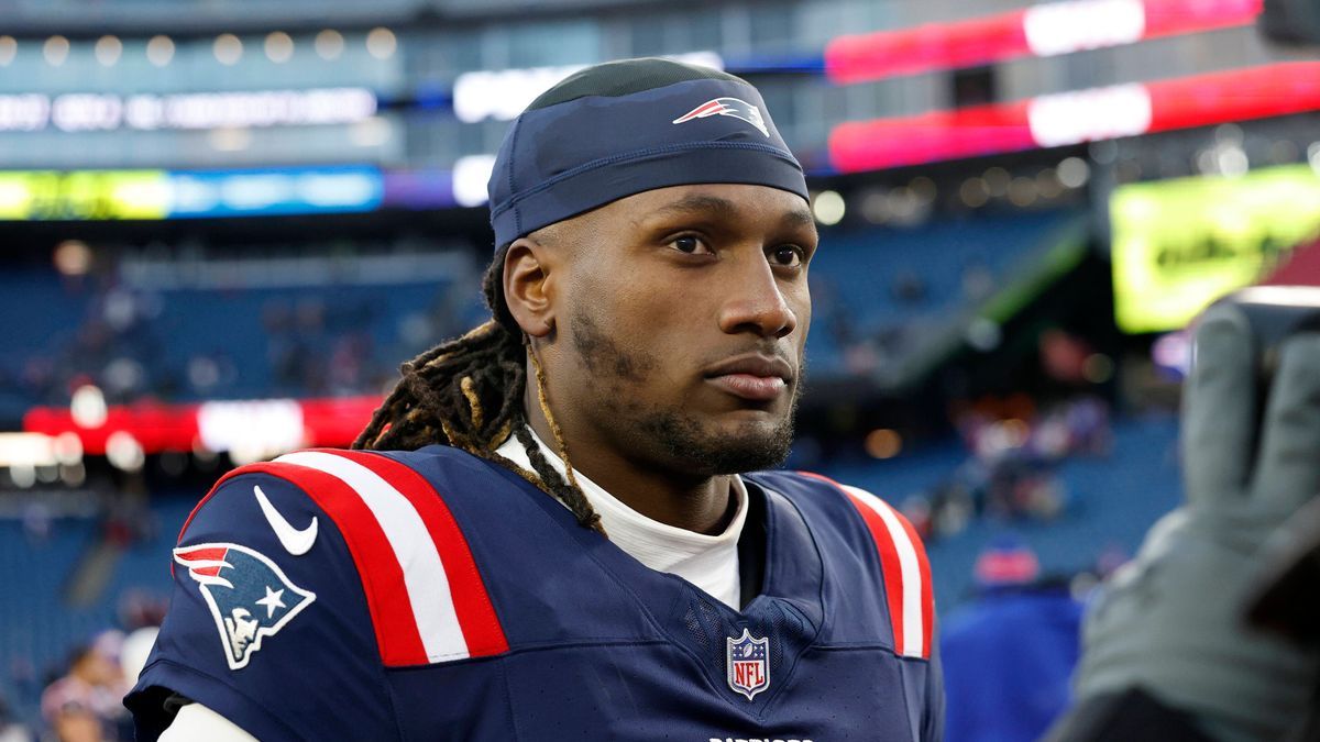 FOXBOROUGH, MA - JANUARY 05: New England Patriots quarterback Joe Milton III (19) after a game between the New England Patriots and the Buffalo Bills on January 5, 2025, at Gillette Stadium in Foxb...