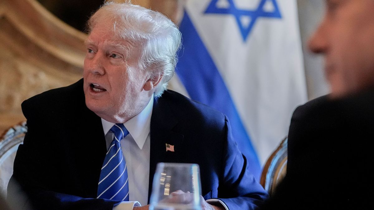 26. Juli 2024, Palm Beach, Florida, USA: Donald Trump in seinem Anwesen Mar-a-Lago mit dem israelischen Premierminister Benjamin Netanjahu
