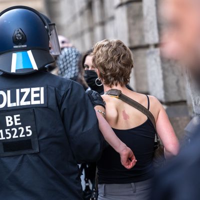 Nach Angaben einer Polizeisprecherin hatten sich rund 150 Studentinnen und Studenten an der Besetzung beteiligt.